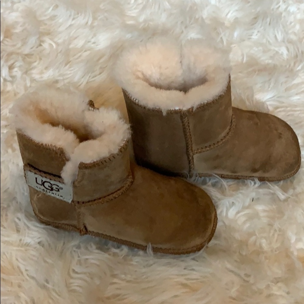 UGG Erin- baby crib shoe